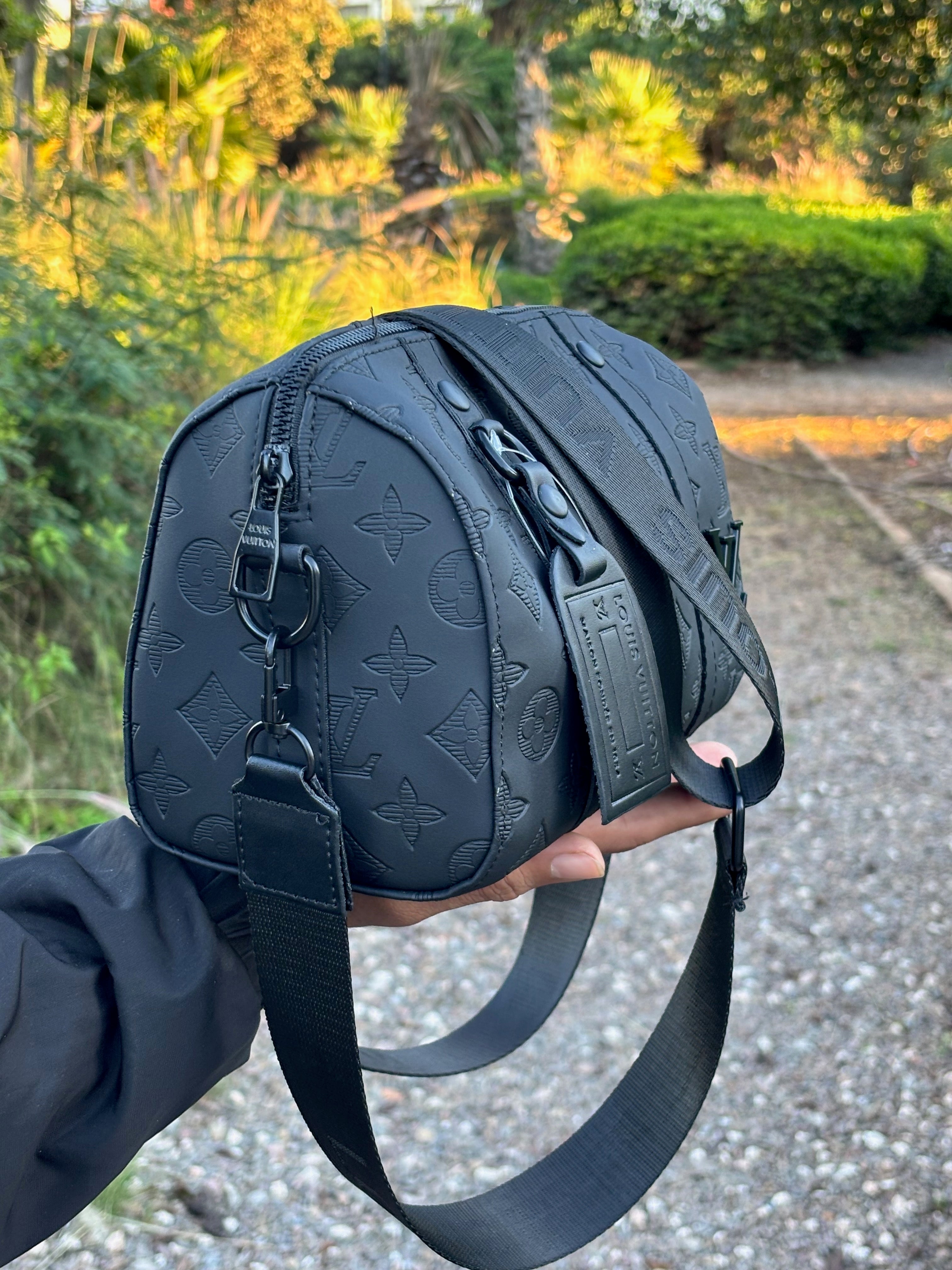 Le Sac de Louis Vuitton Keepall Homme En Cuir Noir